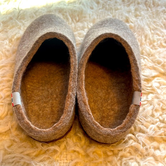 Tova Norwegian wool slippers size 7. - Picture 2 of 12